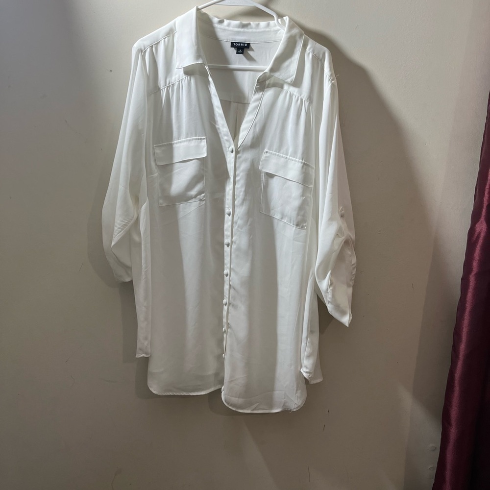 Torrid  Plus Size blouse/top size 3 color white 100% polyester machine washable.